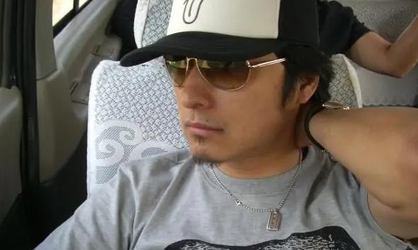 李湘王岳伦的“爱情幻灭史”：当年有多让人羡慕，现在就有多可笑