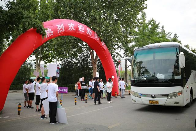 00后来了！直击清华生辰班报到现场