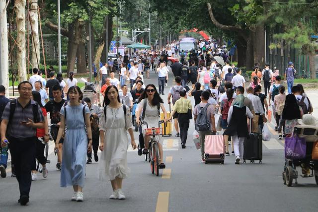 00后来了！直击清华生辰班报到现场
