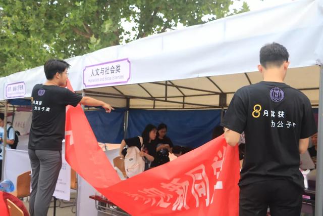 00后来了！直击清华生辰班报到现场