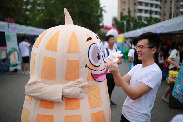 00后来了！直击清华生辰班报到现场