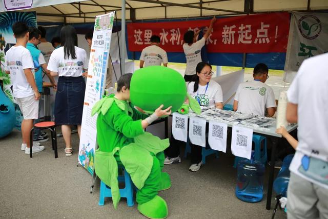 00后来了！直击清华生辰班报到现场