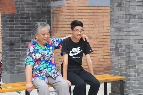 00后来了！直击清华生辰班报到现场