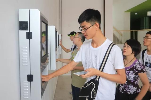 00后来了！直击清华生辰班报到现场