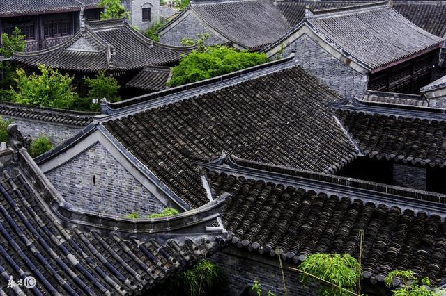 倒斗这行并不是人人都能干，必须要这个过硬才能天不怕地不怕