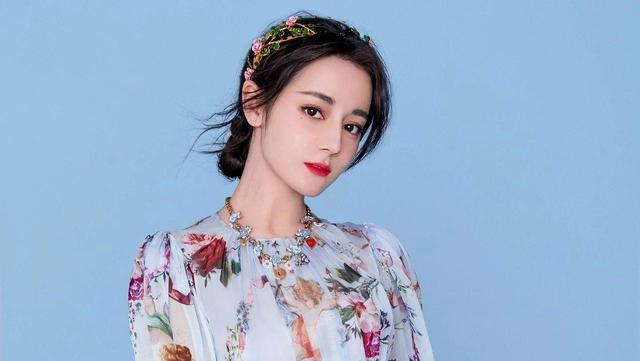 圆脸女孩要留刘海吗？试试这6种发型，显脸小还能让你更甜美