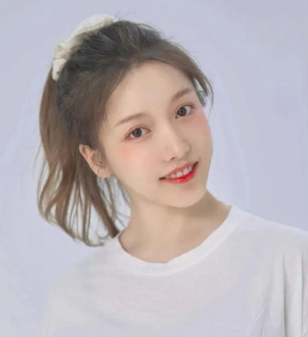 圆脸女孩要留刘海吗？试试这6种发型，显脸小还能让你更甜美
