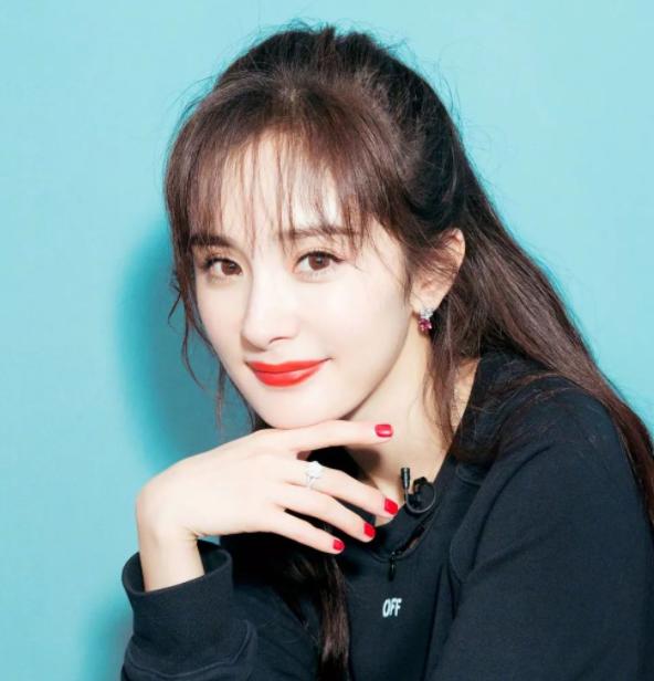 圆脸女孩要留刘海吗？试试这6种发型，显脸小还能让你更甜美