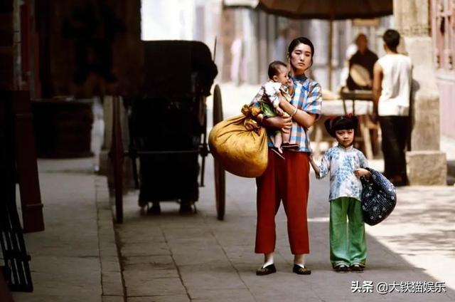 《福贵》16年，男主火不起来，男配当了导演，小凤霞成当红小花