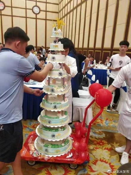 袁隆平生日蛋糕上是水稻 8个字概括人生经验