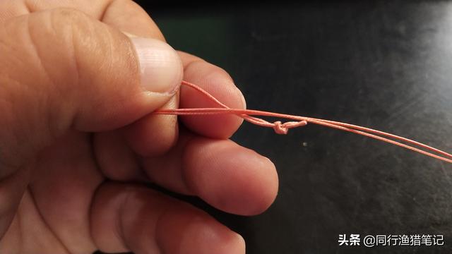 子线与生辰环这样连接，不仅牢固而且可有效降低缠线机率