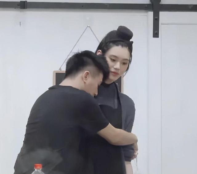 生孩子、秀恩爱、合体捞金，奚梦瑶豪门里面的工具人？