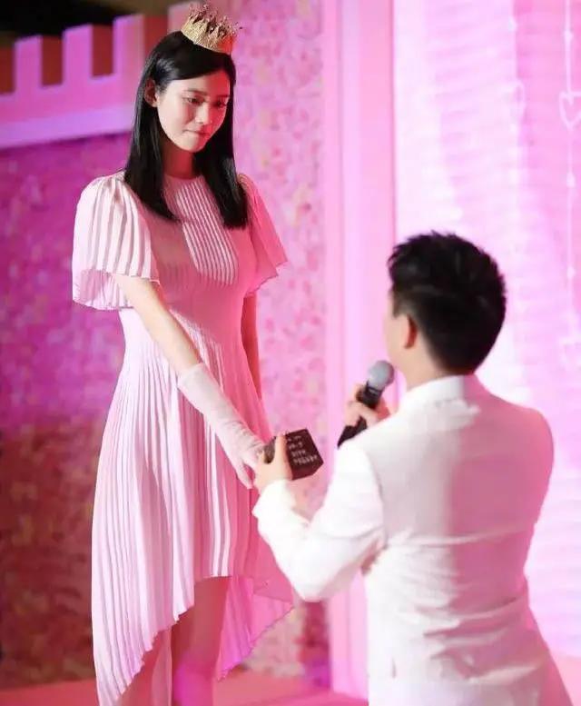 生孩子、秀恩爱、合体捞金，奚梦瑶豪门里面的工具人？