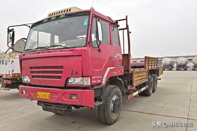 独特内生辰 采用太脱拉815底盘的长征CZ2256SU455 6x6载货车