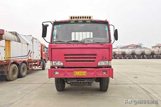 独特内生辰 采用太脱拉815底盘的长征CZ2256SU455 6x6载货车