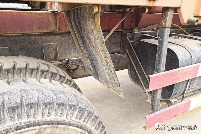独特内生辰 采用太脱拉815底盘的长征CZ2256SU455 6x6载货车