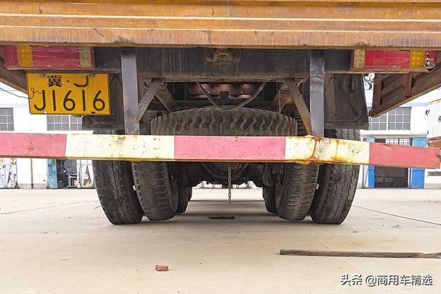 独特内生辰 采用太脱拉815底盘的长征CZ2256SU455 6x6载货车