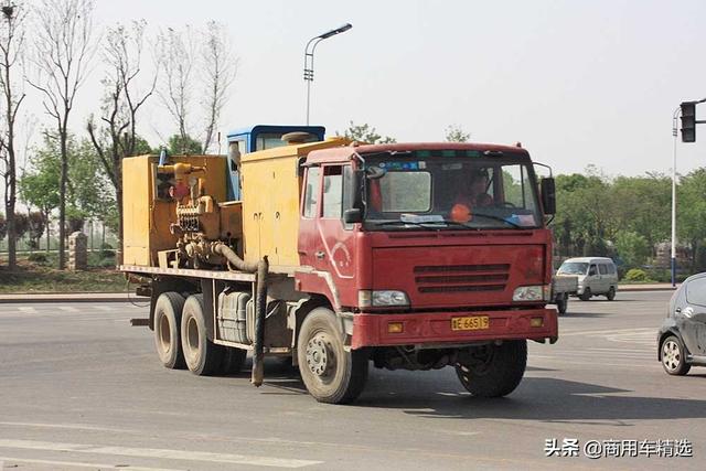 独特内生辰 采用太脱拉815底盘的长征CZ2256SU455 6x6载货车