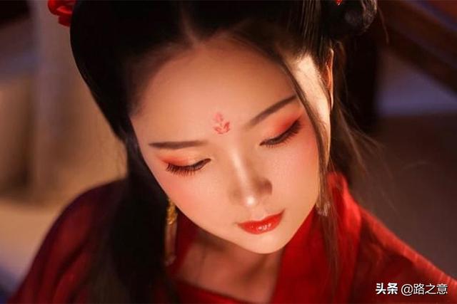 清末冤案：美妻卜卦问夫凶吉，结果自己失身失家，丈夫受尽苦难