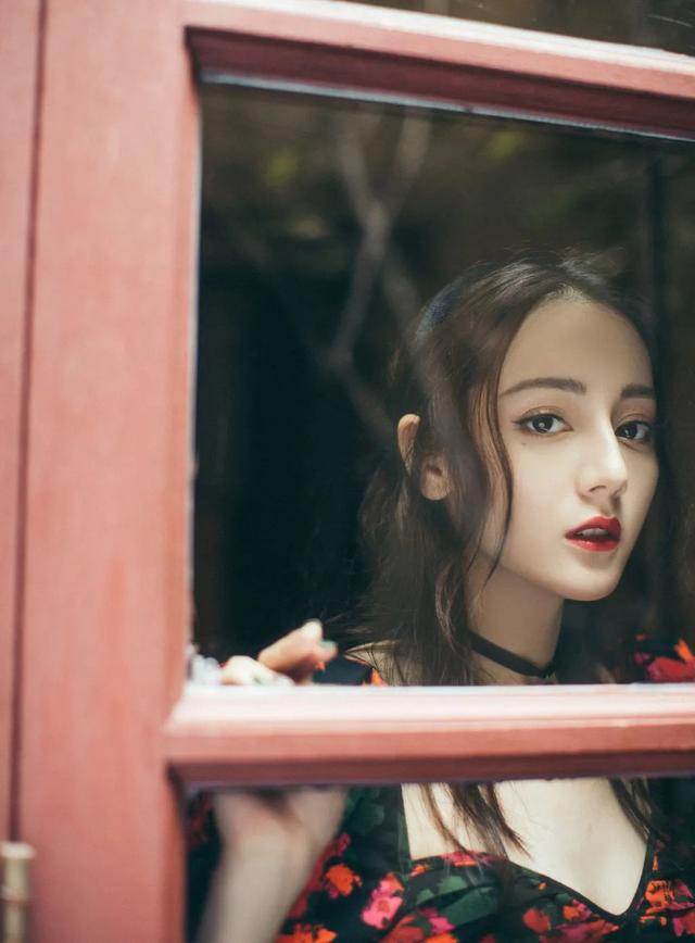 迪丽热巴的龙须刘海，太出戏了