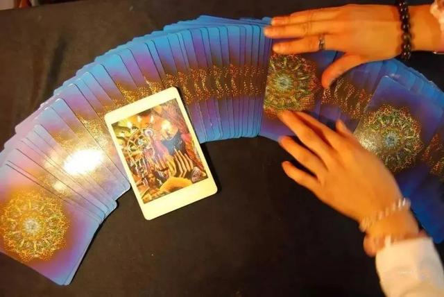 时代风口新智商税，互联网@￥