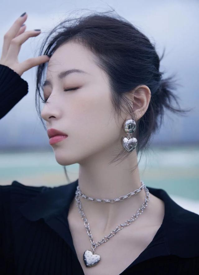 新晋的短发教科书，是毛晓彤还是周雨彤？