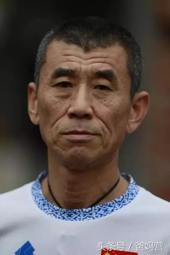 轮滑鞋近半不合格？怎样滑才不会造成孩子X型腿和内生辰！