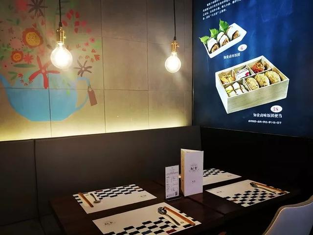 成都「书店里的餐厅」越开越多，常去打卡的书迷最后都变胖了！