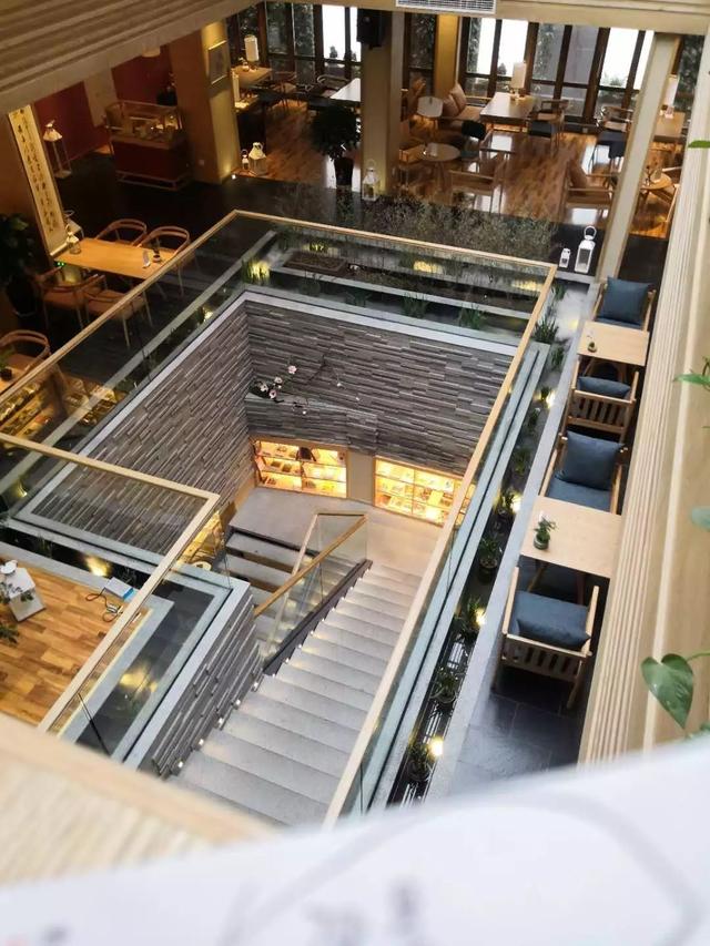 成都「书店里的餐厅」越开越多，常去打卡的书迷最后都变胖了！