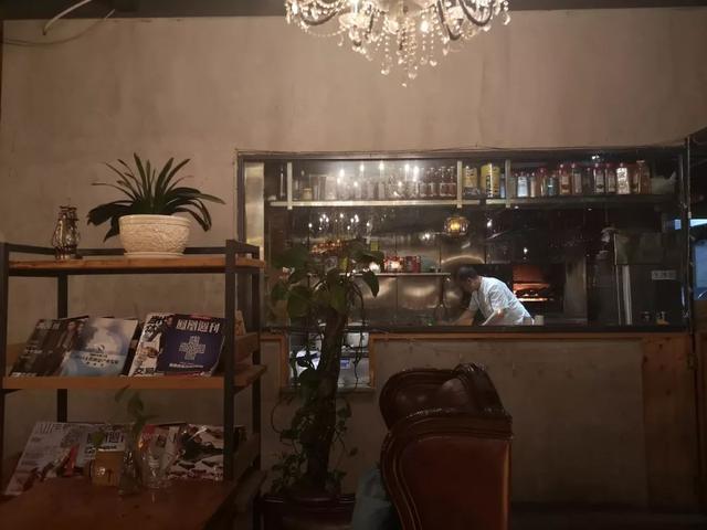 成都「书店里的餐厅」越开越多，常去打卡的书迷最后都变胖了！