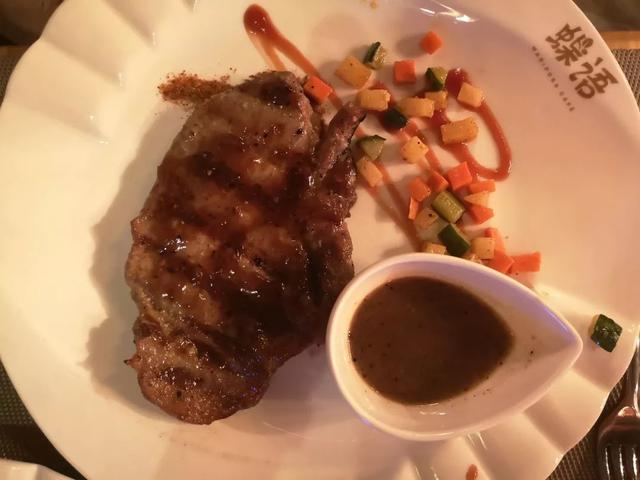 成都「书店里的餐厅」越开越多，常去打卡的书迷最后都变胖了！