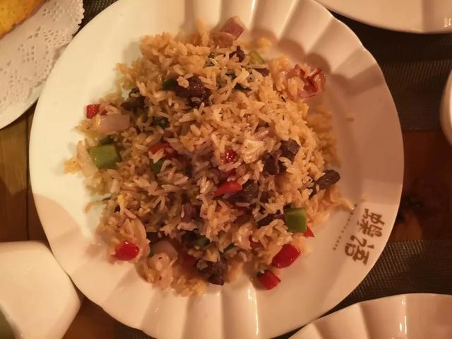 成都「书店里的餐厅」越开越多，常去打卡的书迷最后都变胖了！