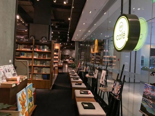 成都「书店里的餐厅」越开越多，常去打卡的书迷最后都变胖了！