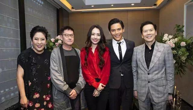 向佐、郭碧婷生辰合婚：伴侣还是冤家？