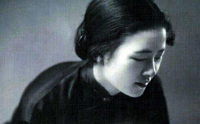 知性才女人设崩塌？林徽因鲜为人知的一面：嗜酒如命，烟不离身