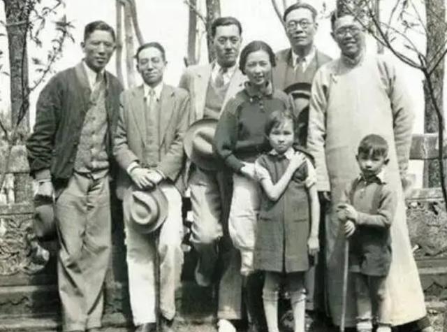 知性才女人设崩塌？林徽因鲜为人知的一面：嗜酒如命，烟不离身