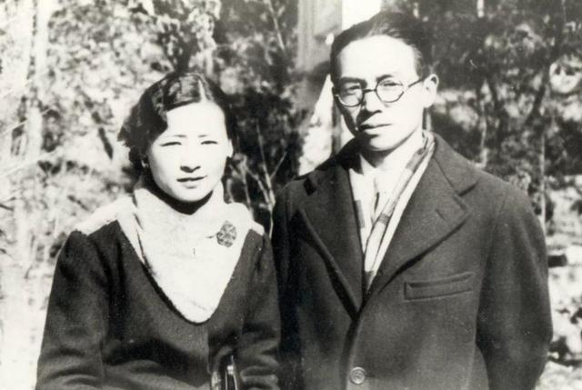 知性才女人设崩塌？林徽因鲜为人知的一面：嗜酒如命，烟不离身