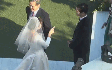 宋慧乔宋仲基离婚：因性格不合！邻居爆料早已分居，婚变有迹可循