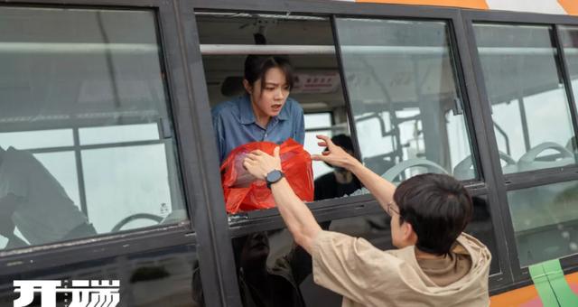 砸钱买《老友记》，竟被骂惨！中国视频网站，为何非要毁经典？