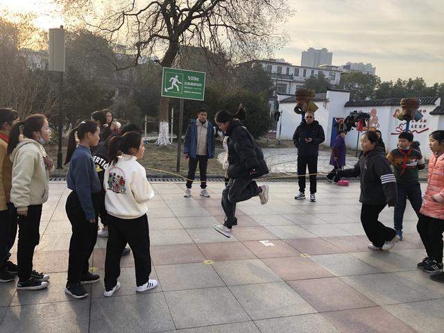 合肥市跃进小学：五育并举 开展元旦趣味跳绳比赛