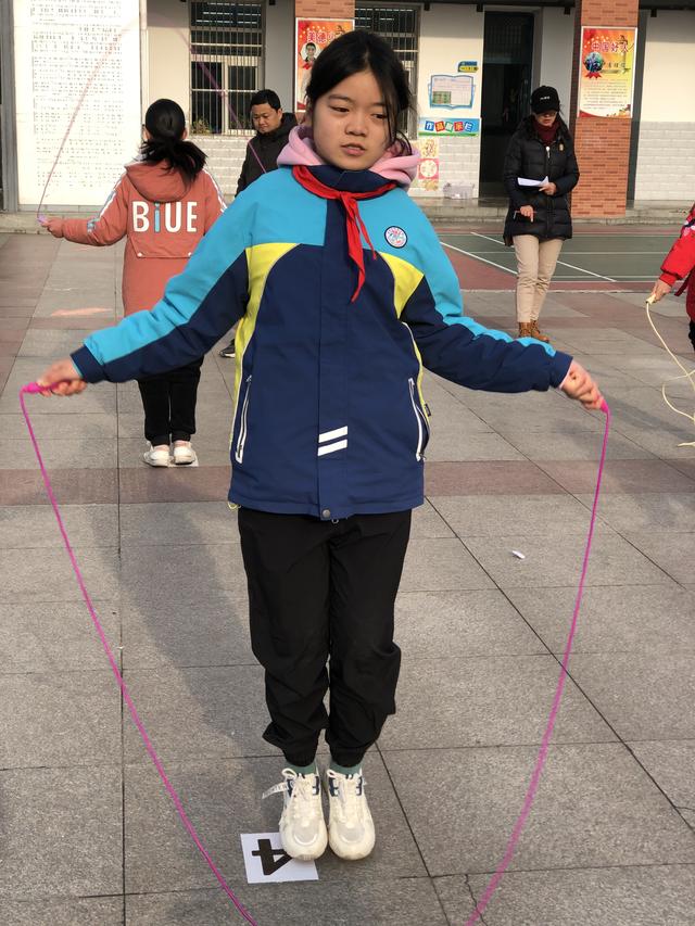 合肥市跃进小学：五育并举 开展元旦趣味跳绳比赛