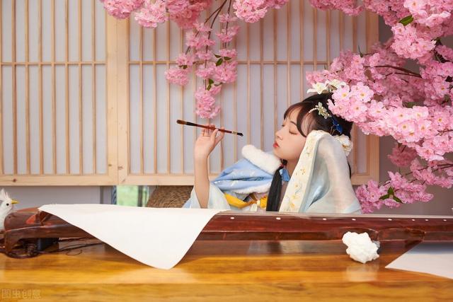故事：她是出生高门的贵妃，假死逃出宫，只因想与个太监相守