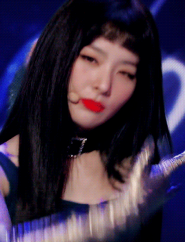 齐刘海回归,不过她这次有点不一样了?