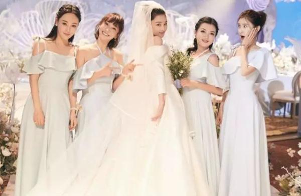 婚礼现“男伴娘” 哈哈哈！但是选伴娘时，这4个地方千万别疏忽！