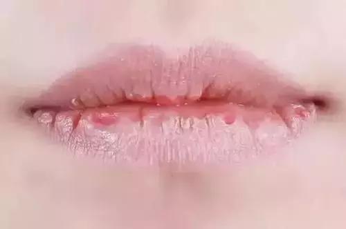 关晓彤这生辰真硬，被黑N年，这次终于怼回了？