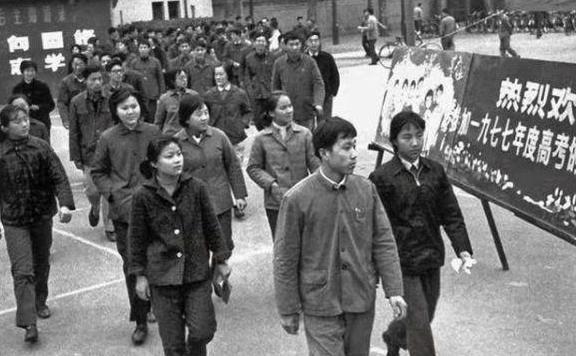 硬核“高考标语条幅”走红，既励志又有趣，看得热血沸腾