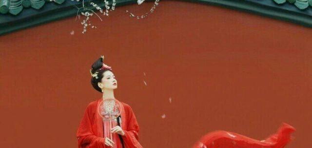 古风生辰短句｜人间忽晚，山河已秋