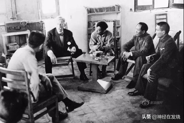 追忆领袖风采向毛主席他老人家鞠躬祭拜