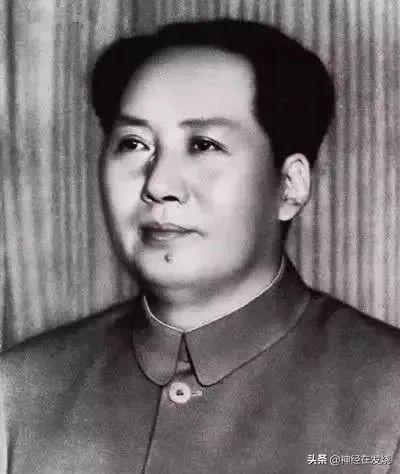追忆领袖风采向毛主席他老人家鞠躬祭拜