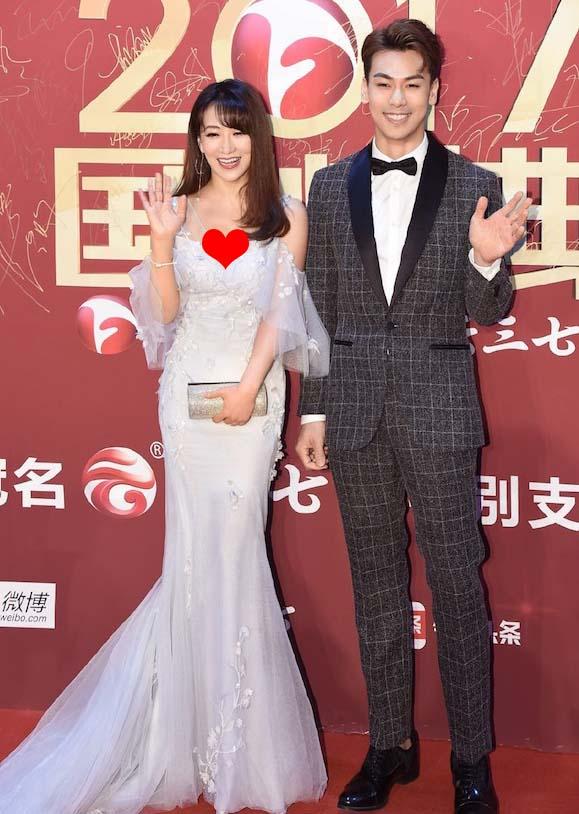 41岁陈紫函少女感绝了，韩式“生辰”刘海太少女，穿卫衣成七三分